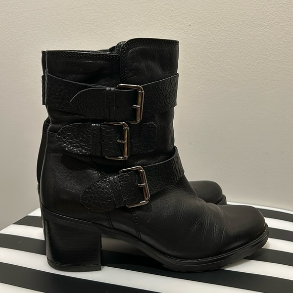 Clark’s Artisan Boots - Picture 1 of 6